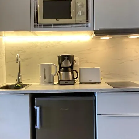 Enjoy A Sunny With Pool Next To The Sea 公寓 *