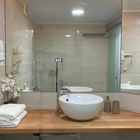 Enjoy A Sunny With Pool Next To The Sea 公寓 *