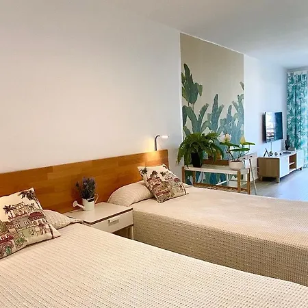 Enjoy A Sunny With Pool Next To The Sea 公寓 阿德耶