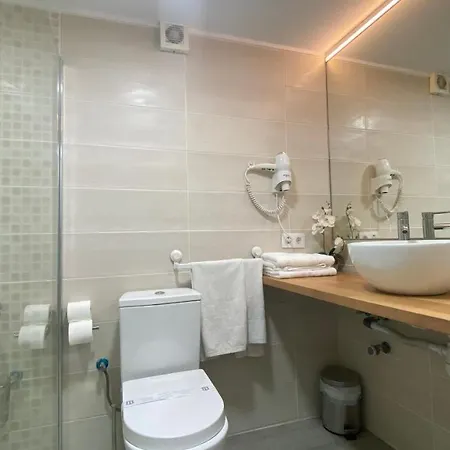 Enjoy A Sunny With Pool Next To The Sea