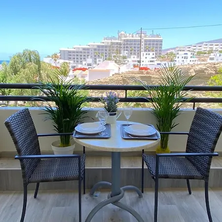 Enjoy A Sunny With Pool Next To The Sea Appartement *